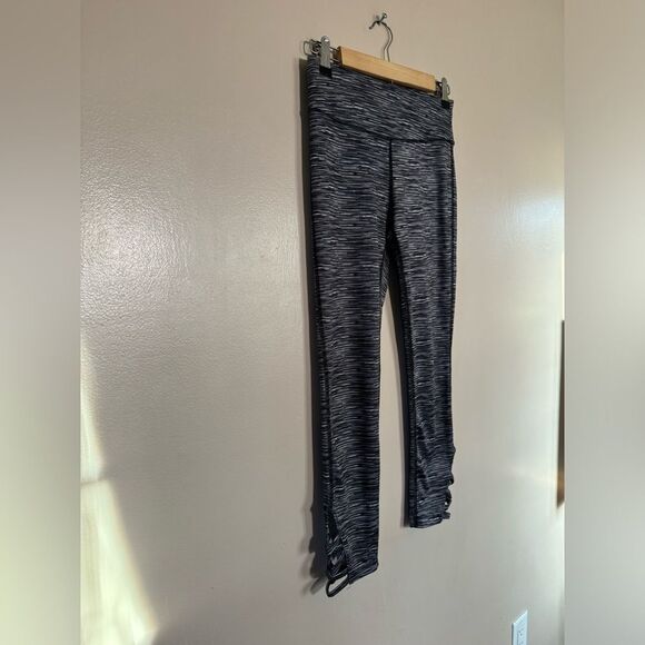 Gray Inspired Hearts Active Leggings Size S EUC - Picture 3 of 6